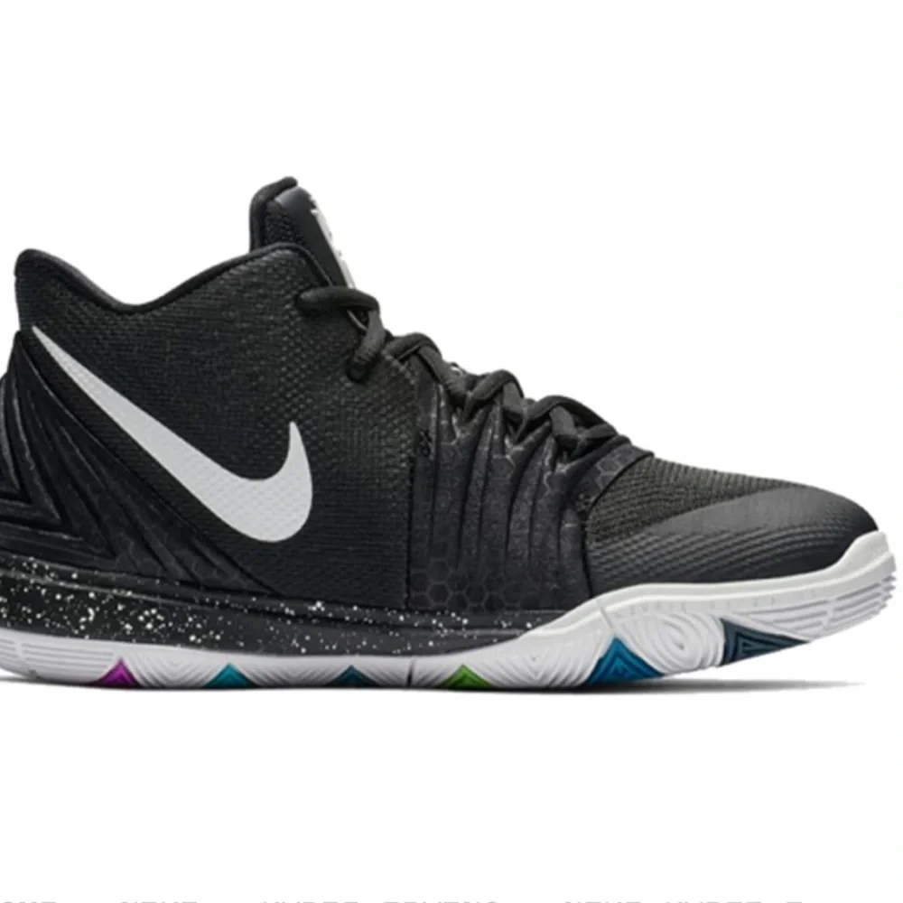 NIKE KYRIE 5 GS BLACK WHITE AQ2456-901